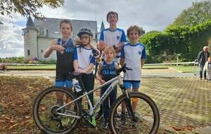 Nos jeunes triathlètes en action au duathlon de Château-Renault !