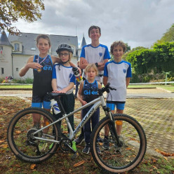 Nos jeunes triathlètes en action au duathlon de Château-Renault !